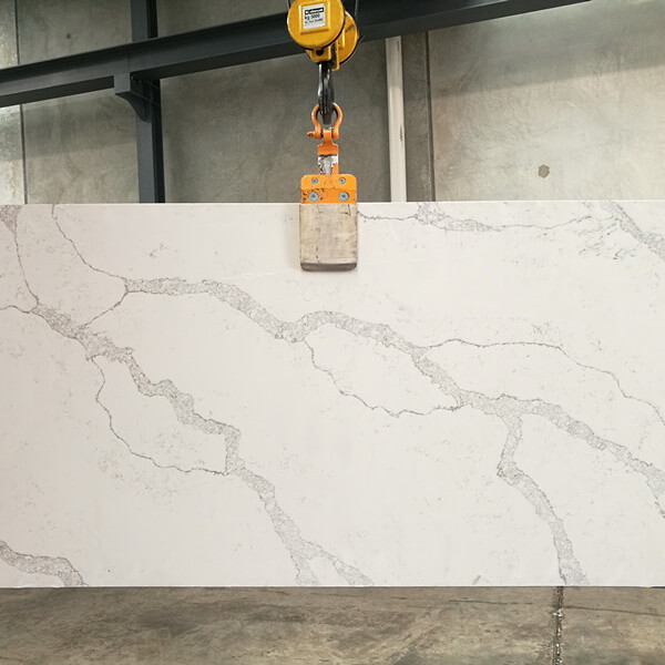 China Kitchen Quartz Countertops Calacatta Price Azuro Gs1304